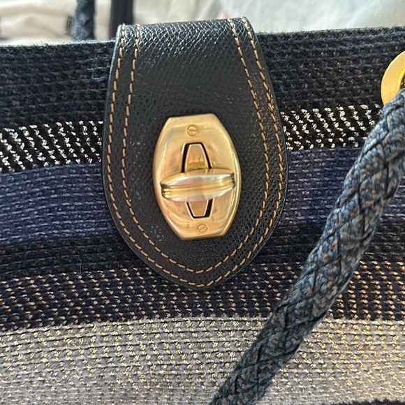 Eric Javits Shenia Squishee Metallic Woven Tote. - Picture 9 of 12